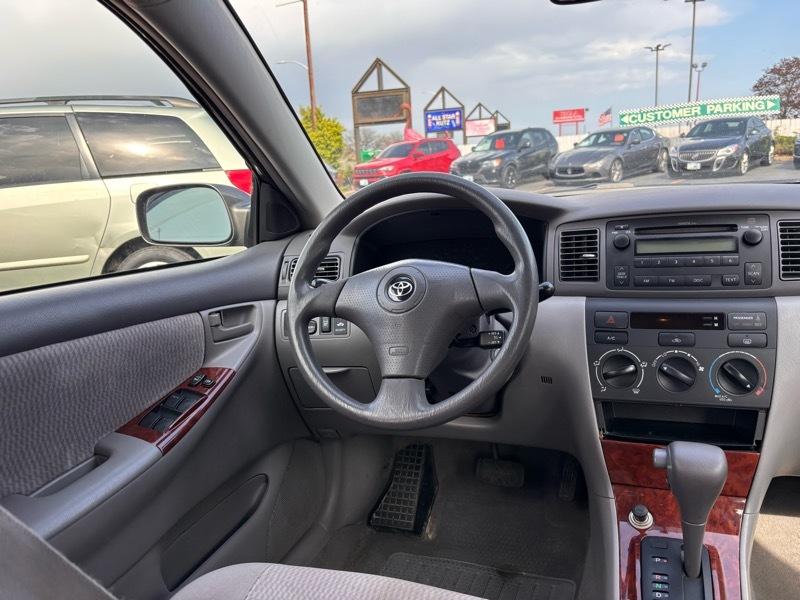 Toyota Corolla LE 2005