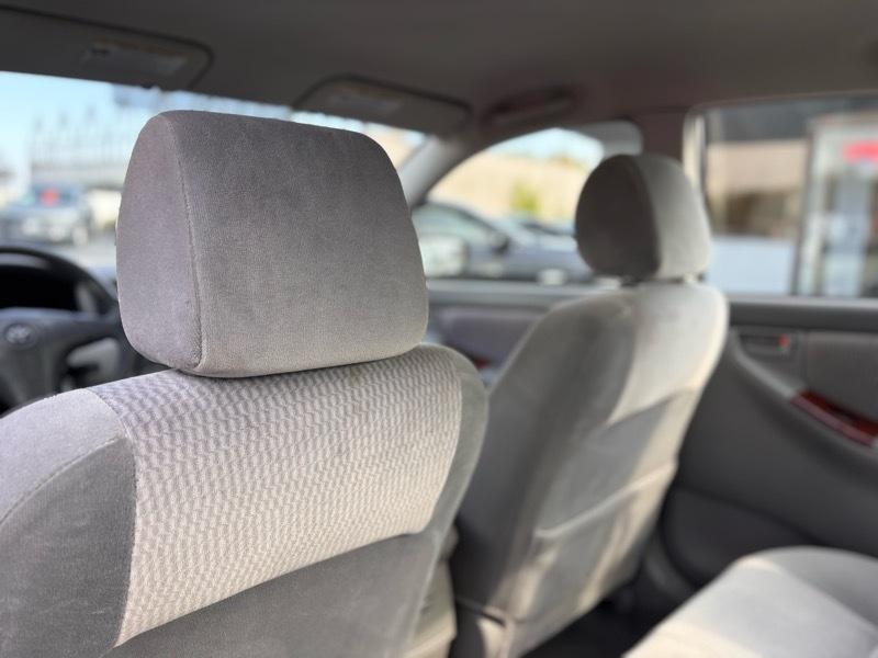 Toyota Corolla LE 2005