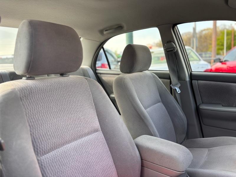 Toyota Corolla LE 2005