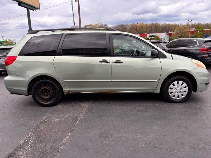 Toyota Sienna LE 7-Passenger 2006