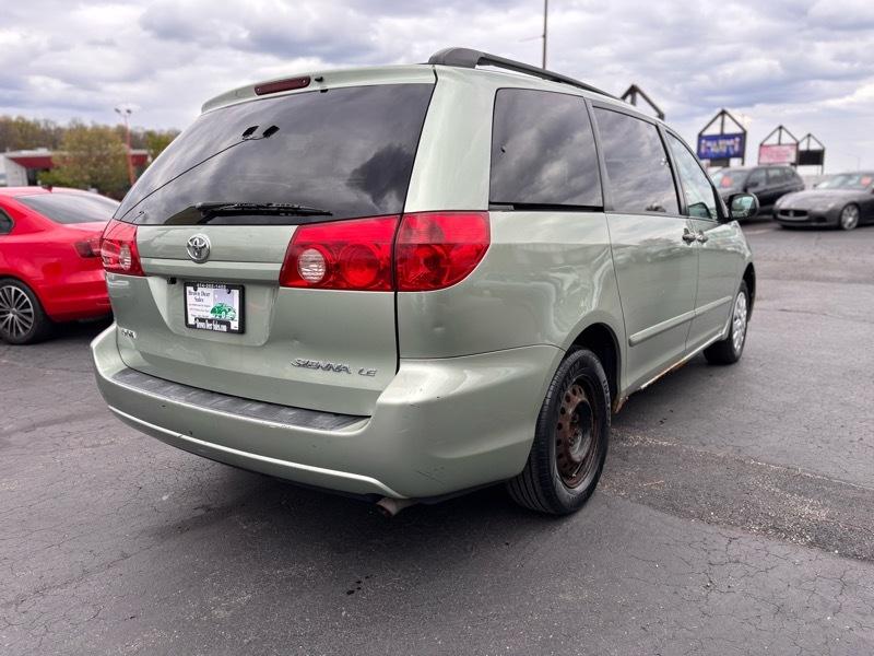 Toyota Sienna LE 7-Passenger 2006