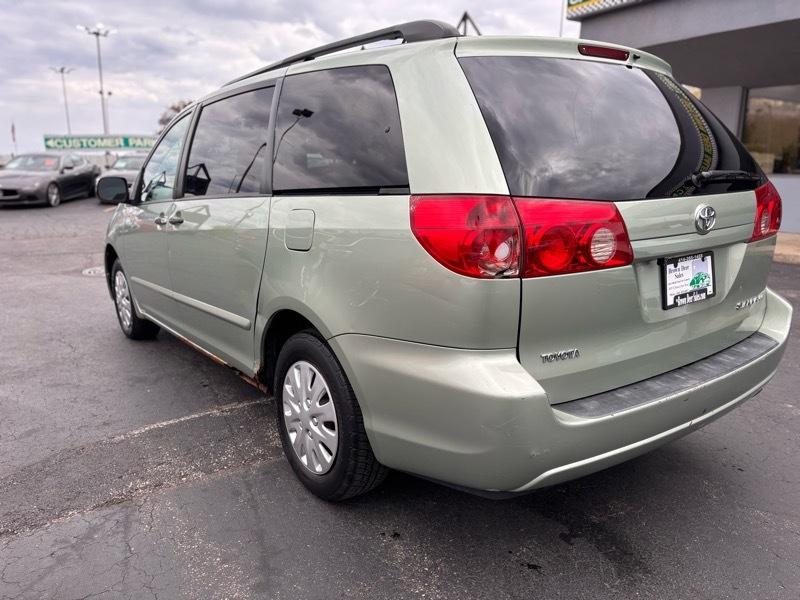 Toyota Sienna LE 7-Passenger 2006