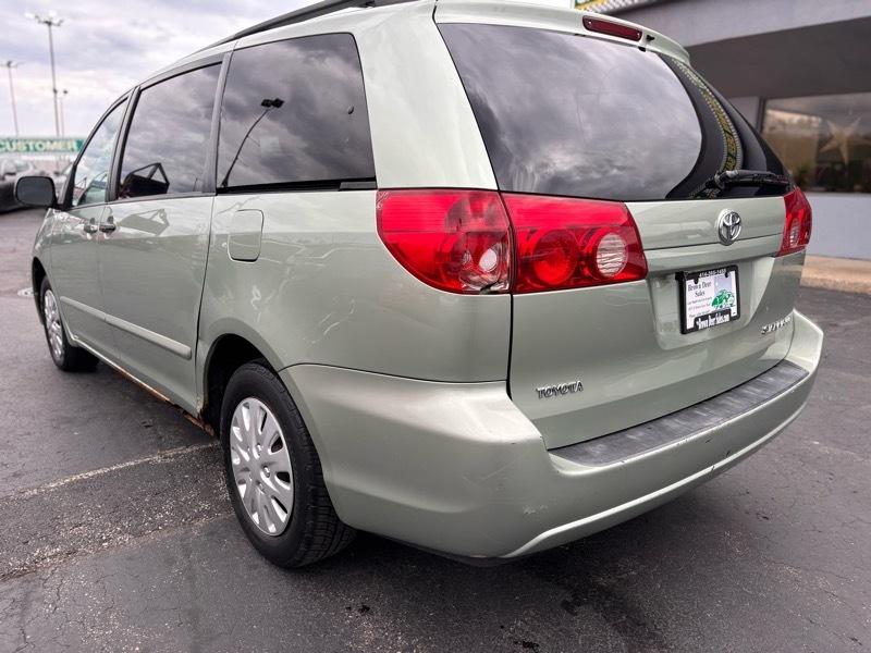 Toyota Sienna LE 7-Passenger 2006