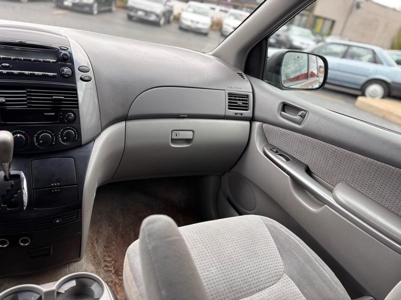Toyota Sienna LE 7-Passenger 2006