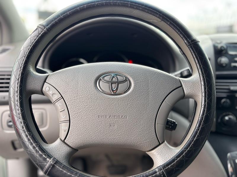Toyota Sienna LE 7-Passenger 2006