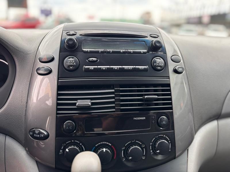 Toyota Sienna LE 7-Passenger 2006