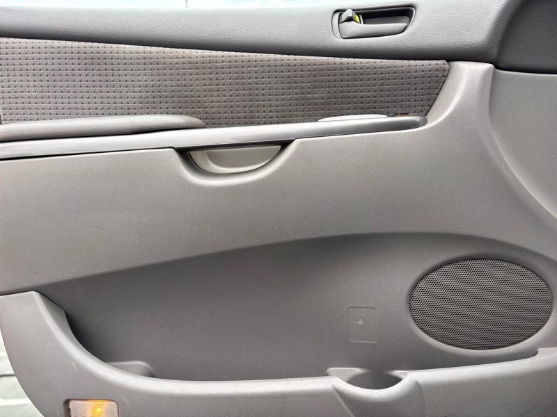 Toyota Sienna LE 7-Passenger 2006
