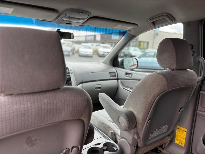Toyota Sienna LE 7-Passenger 2006