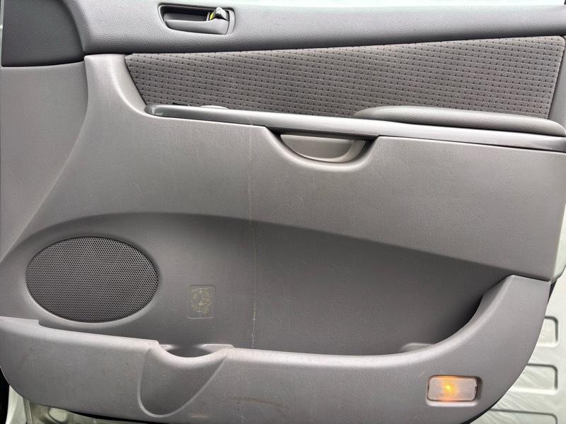 Toyota Sienna LE 7-Passenger 2006