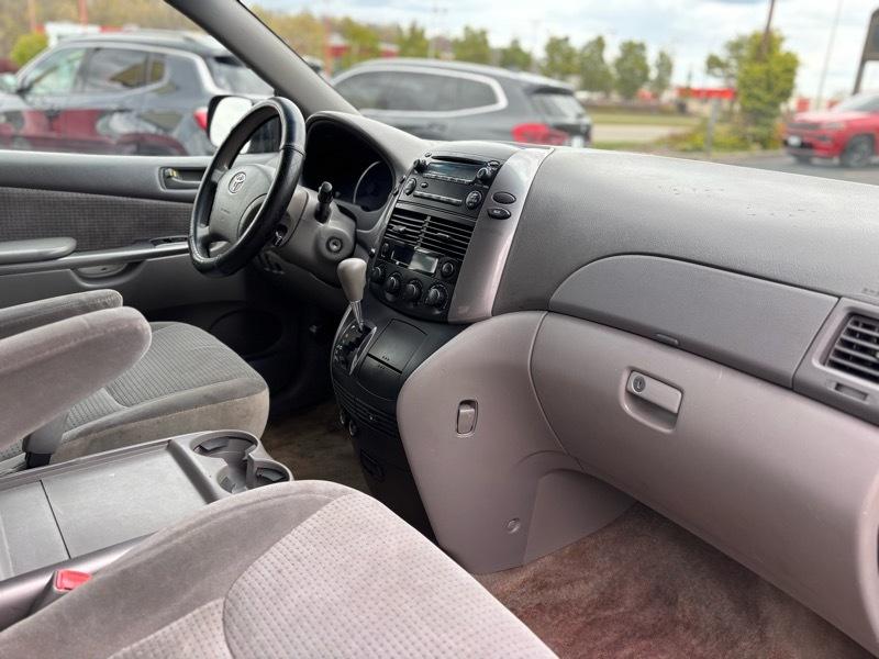 Toyota Sienna LE 7-Passenger 2006