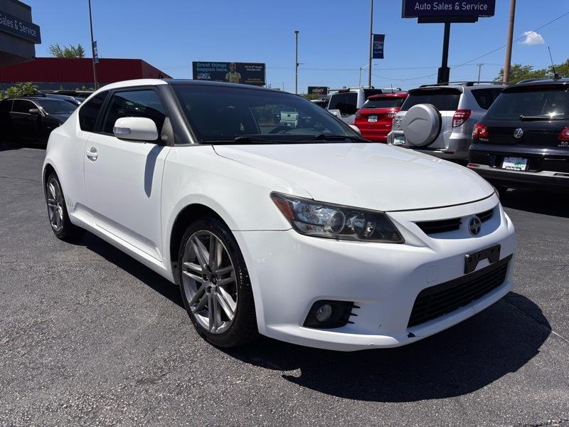Scion tC Sports Coupe 6-Spd AT 2011