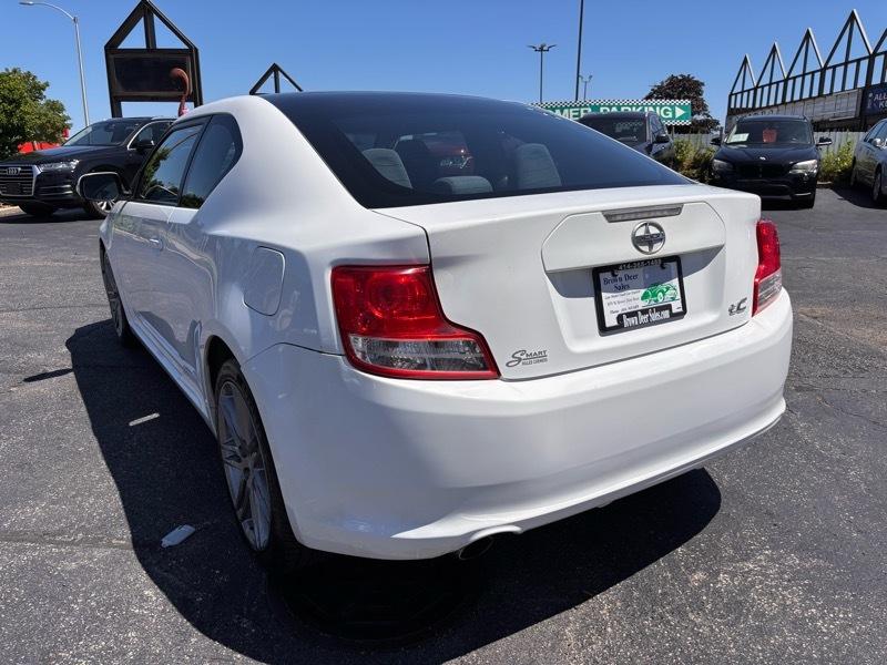 Scion tC Sports Coupe 6-Spd AT 2011