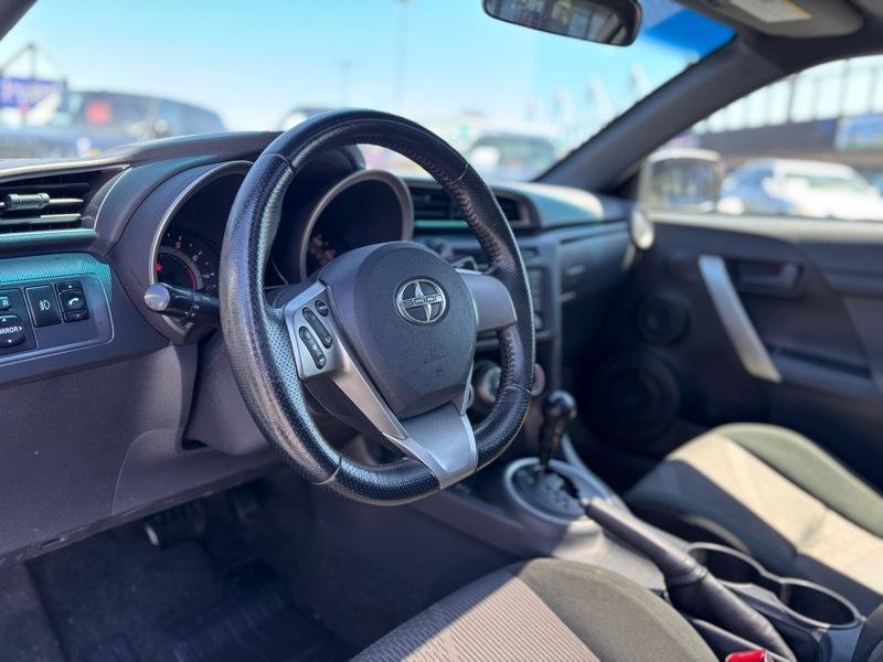 Scion tC Sports Coupe 6-Spd AT 2011
