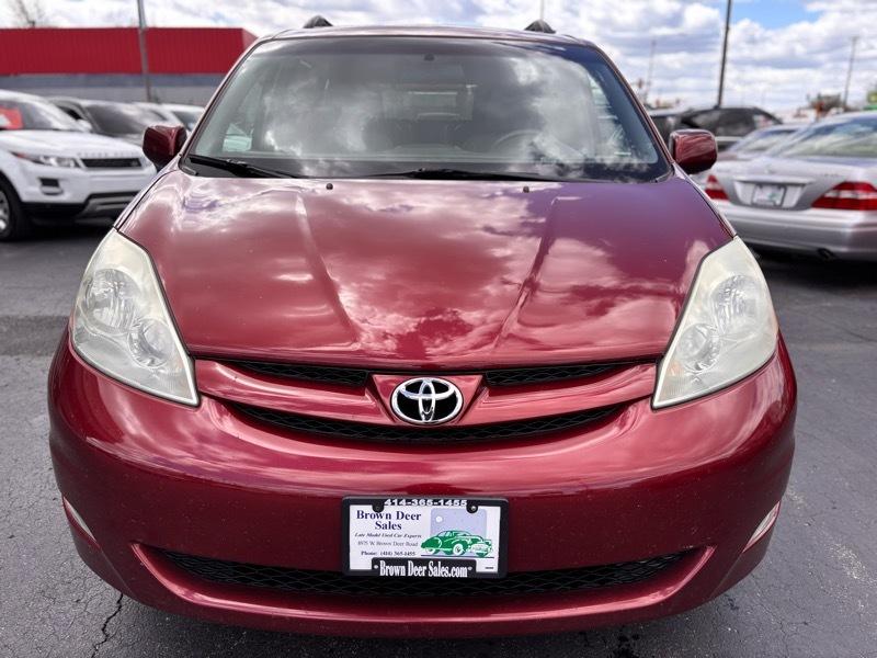 Toyota Sienna XLE FWD 2010
