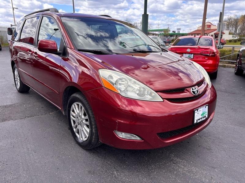 Toyota Sienna XLE FWD 2010