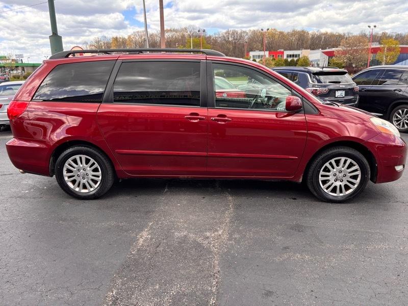 Toyota Sienna XLE FWD 2010