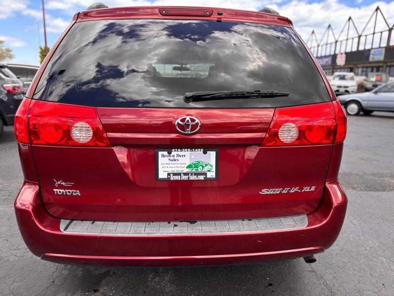 Toyota Sienna XLE FWD 2010