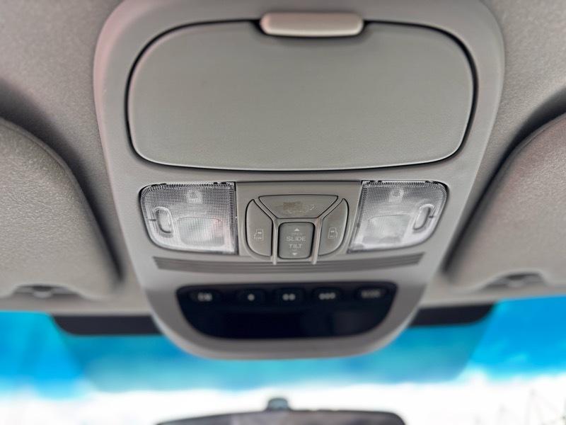 Toyota Sienna XLE FWD 2010