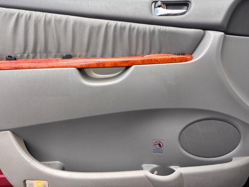 Toyota Sienna XLE FWD 2010