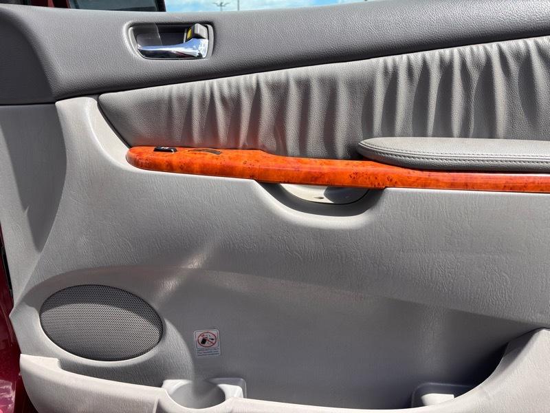 Toyota Sienna XLE FWD 2010