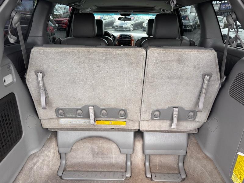 Toyota Sienna XLE FWD 2010