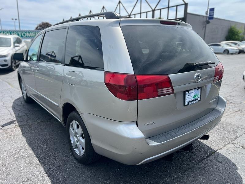 Toyota Sienna XLE 2004