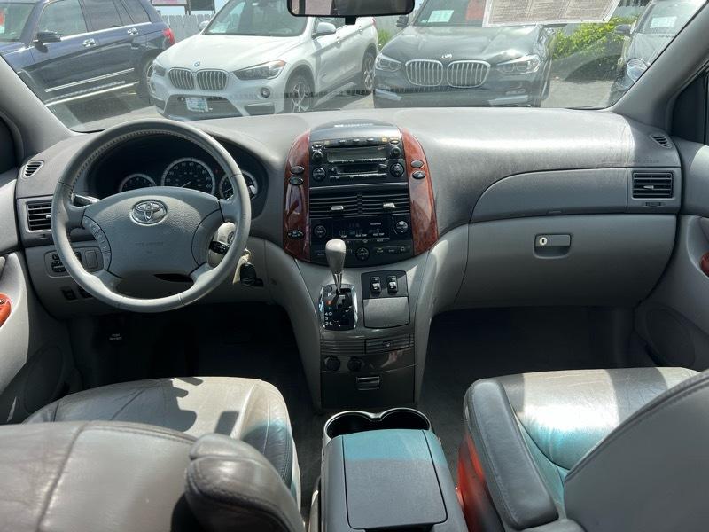 Toyota Sienna XLE 2004