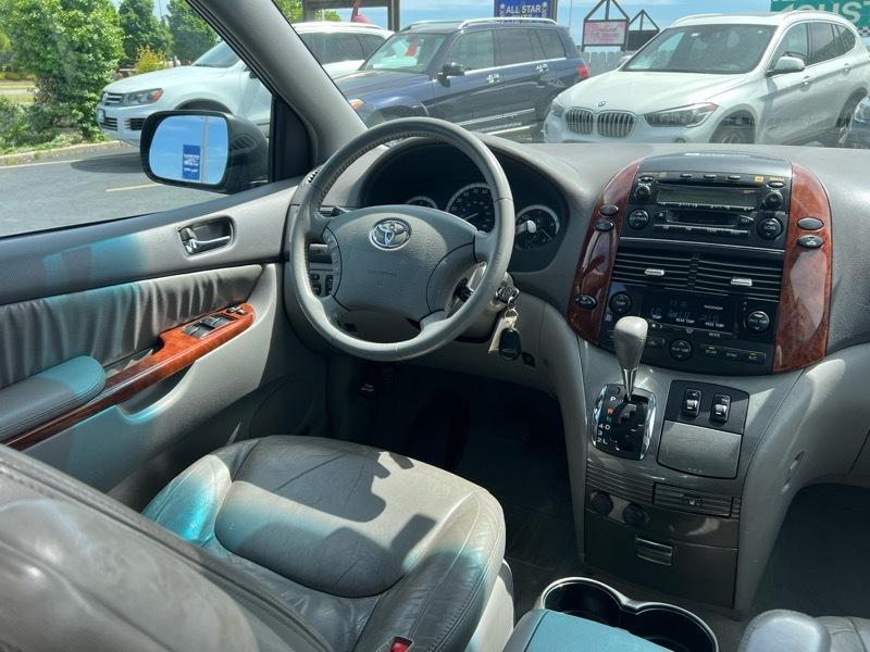 Toyota Sienna XLE 2004