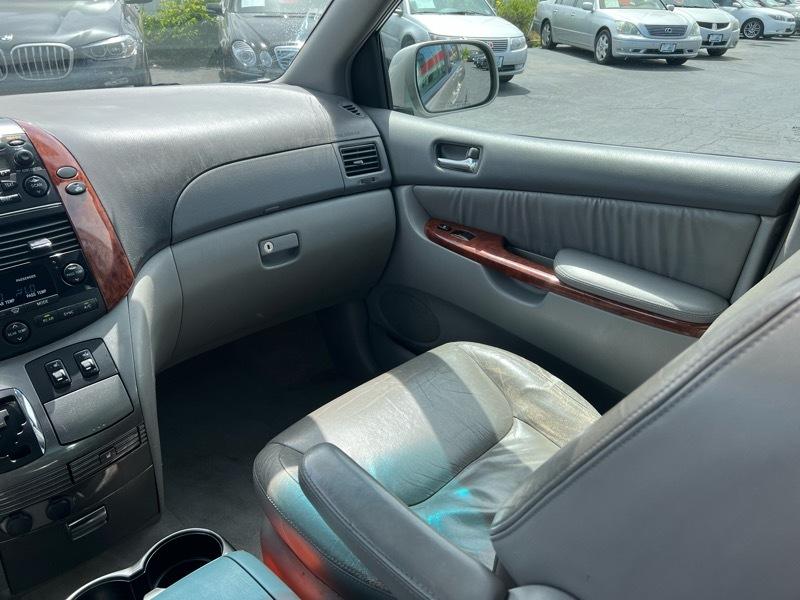 Toyota Sienna XLE 2004