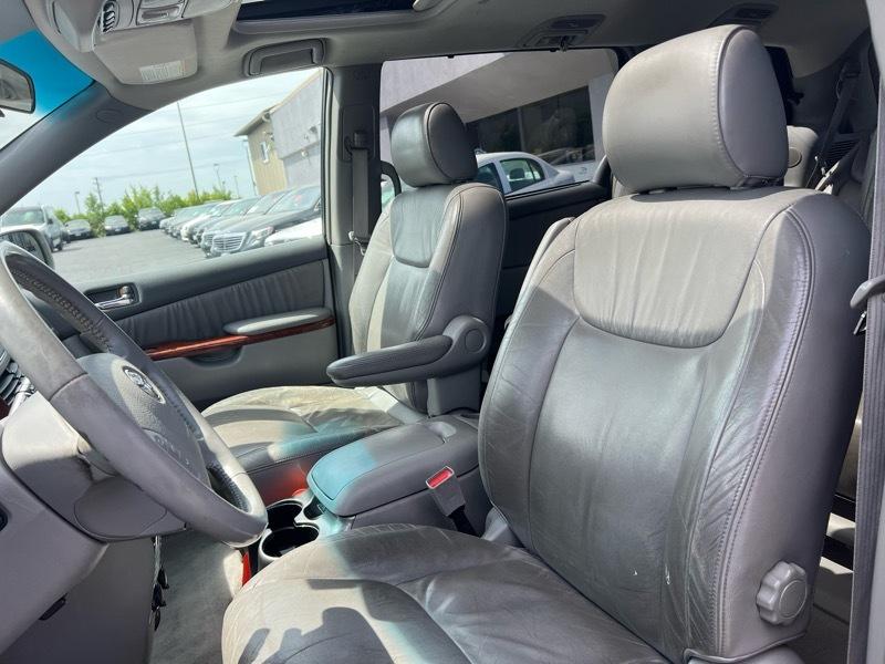 Toyota Sienna XLE 2004