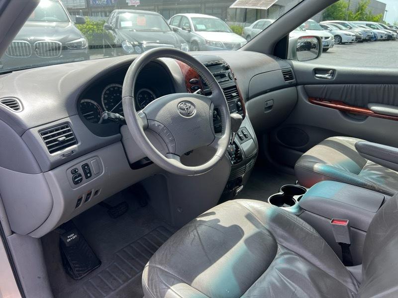Toyota Sienna XLE 2004