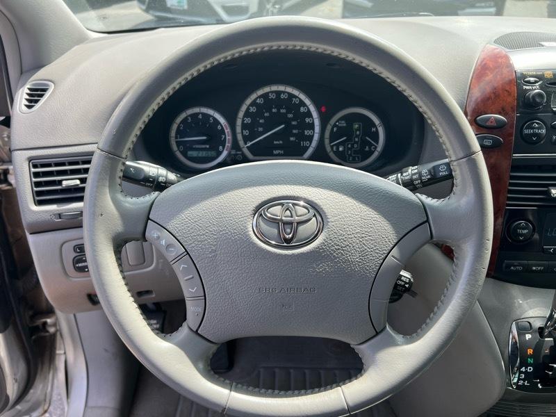 Toyota Sienna XLE 2004