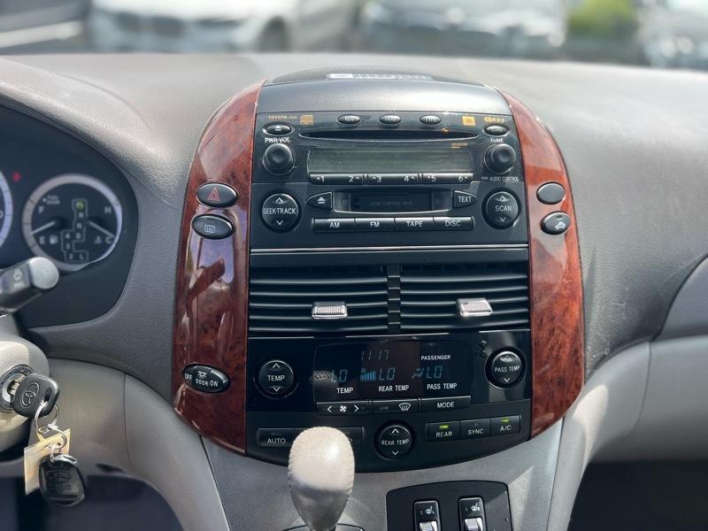 Toyota Sienna XLE 2004