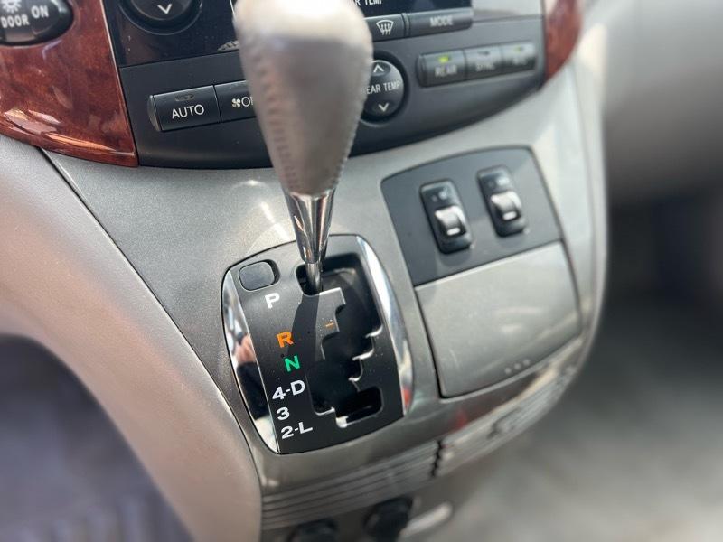 Toyota Sienna XLE 2004