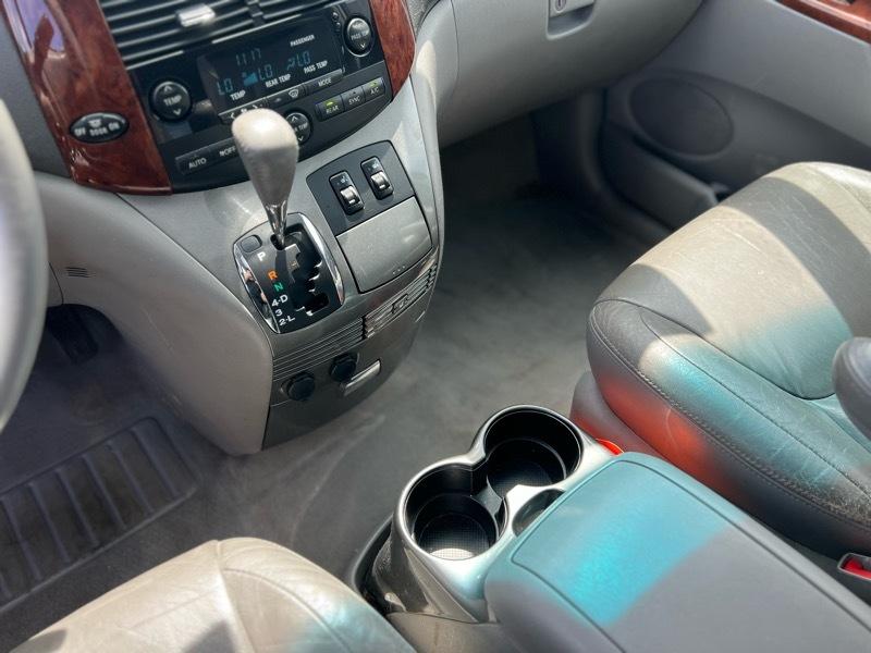 Toyota Sienna XLE 2004