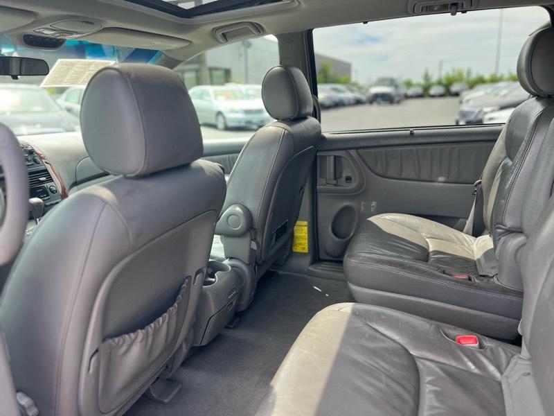 Toyota Sienna XLE 2004