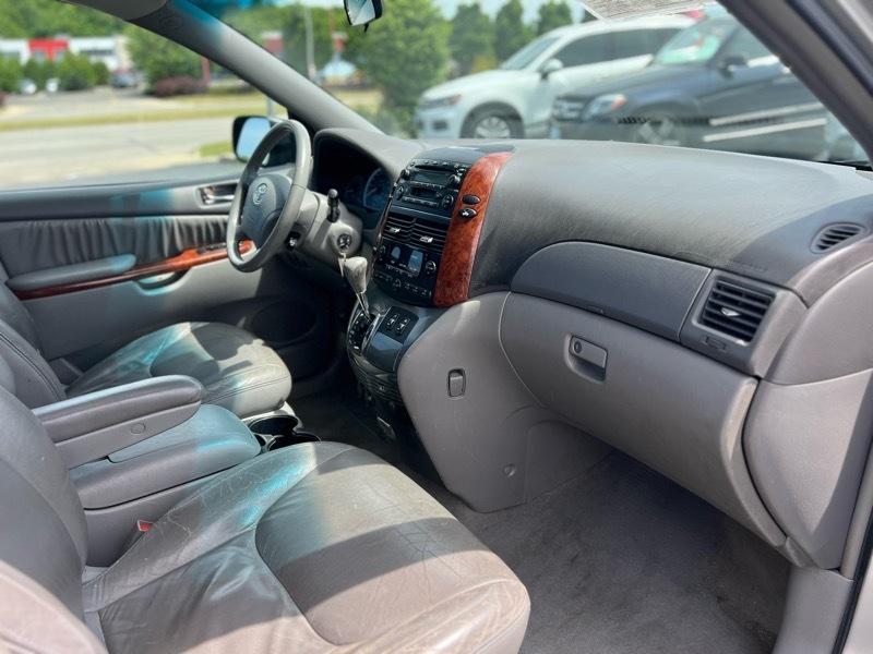 Toyota Sienna XLE 2004