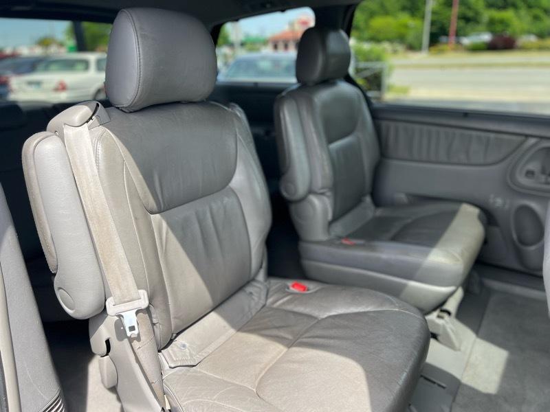 Toyota Sienna XLE 2004