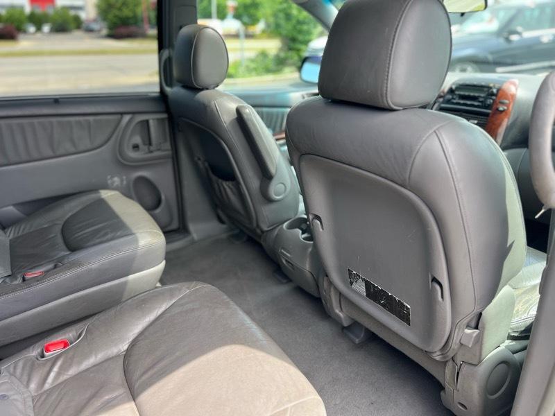 Toyota Sienna XLE 2004
