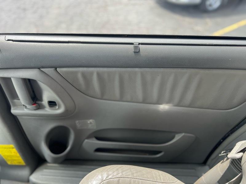 Toyota Sienna XLE 2004