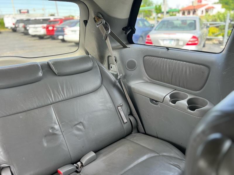 Toyota Sienna XLE 2004