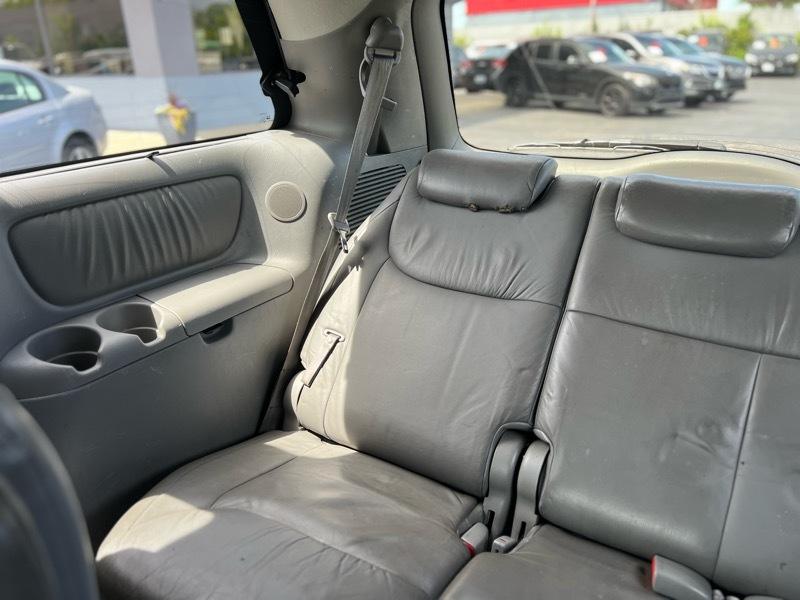 Toyota Sienna XLE 2004