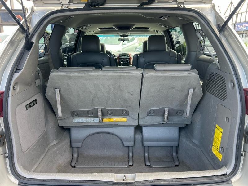 Toyota Sienna XLE 2004