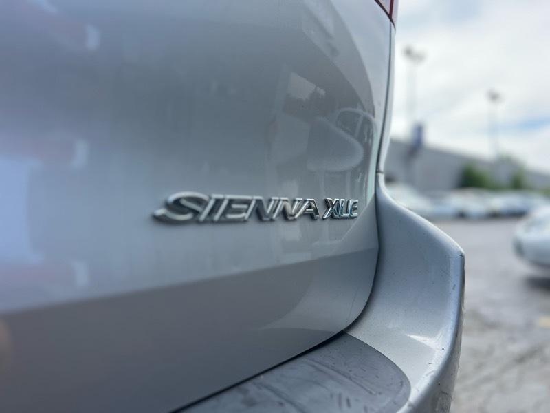 Toyota Sienna XLE 2004