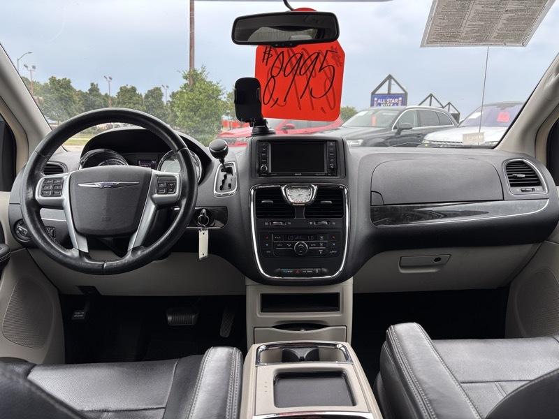 Chrysler Town & Country Touring 2013