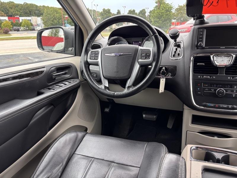 Chrysler Town & Country Touring 2013