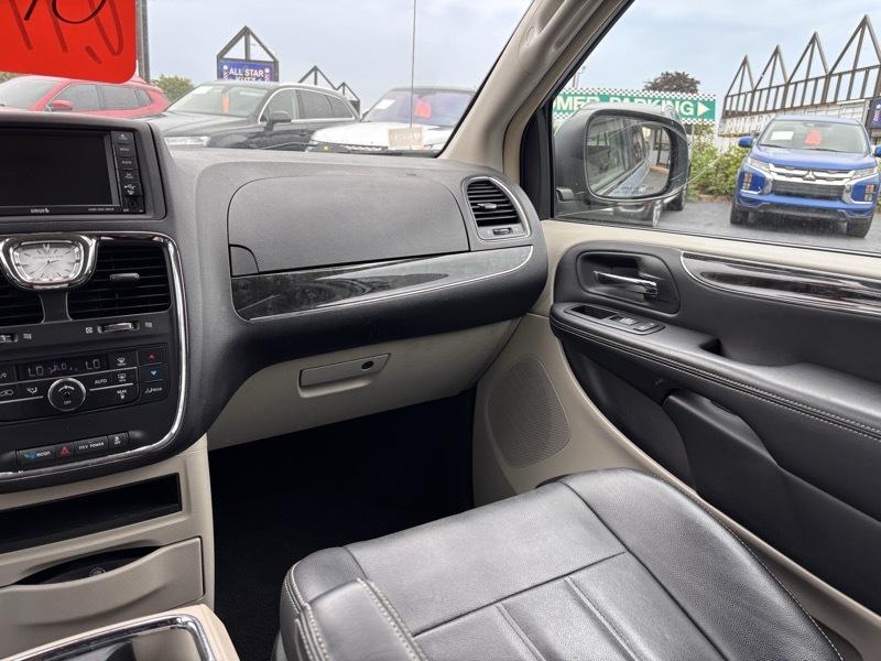 Chrysler Town & Country Touring 2013