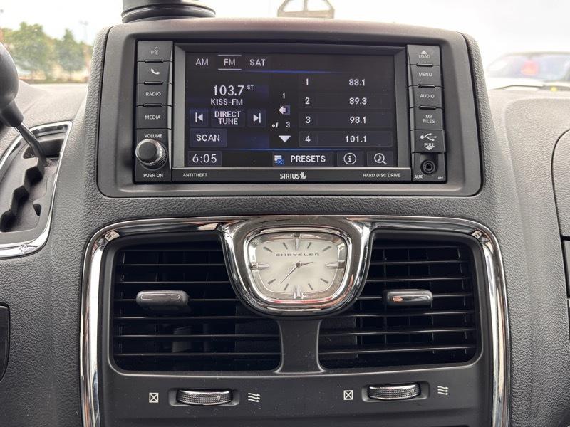 Chrysler Town & Country Touring 2013