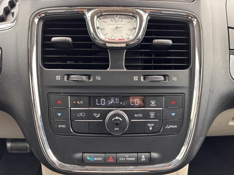 Chrysler Town & Country Touring 2013