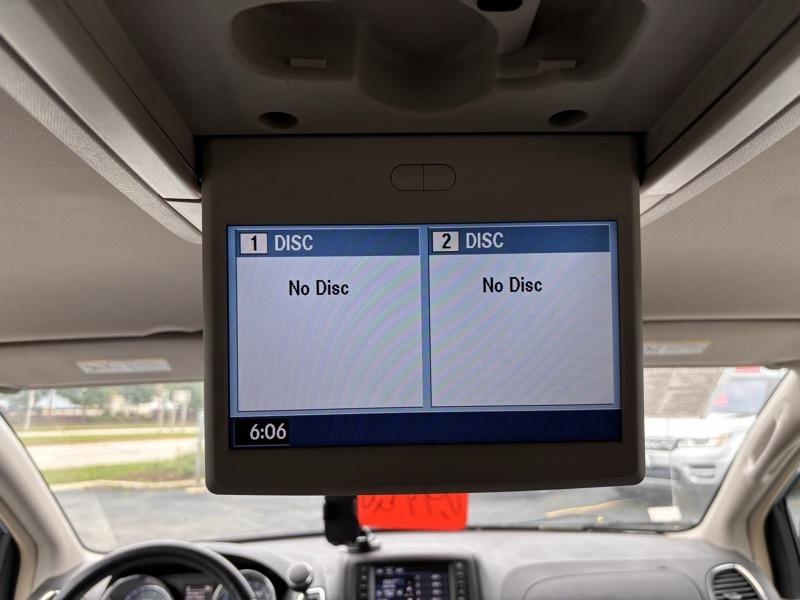 Chrysler Town & Country Touring 2013